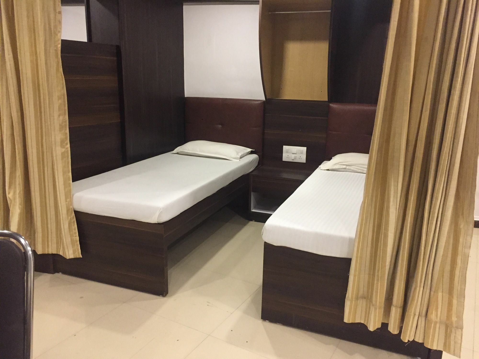 Mumbai Darbar Hotel Exterior photo